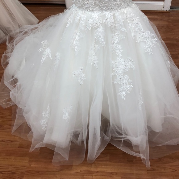 Ivory wedding gown with rhinestones and corset tie - Picture 3 of 7